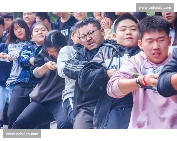 那年校园运动会上难忘的拔河比赛让我体会团结与坚持的力量